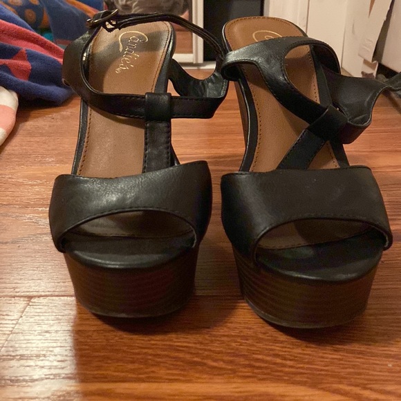 Candies wedges, comfortable and worn once. - Picture 3 of 4